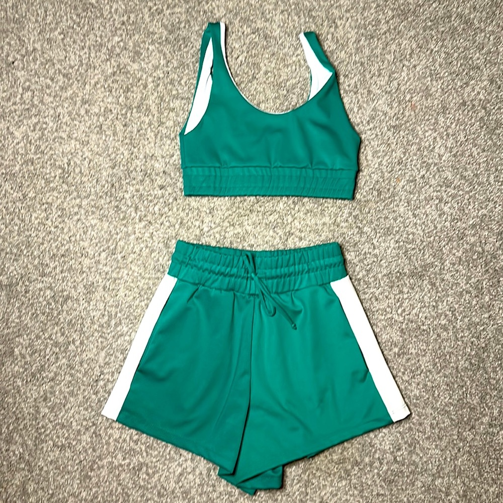 SOLD. FIVE DANCEWEAR LIKE NEW Kelly Green Matching Bra and Shorts Set. AXS.